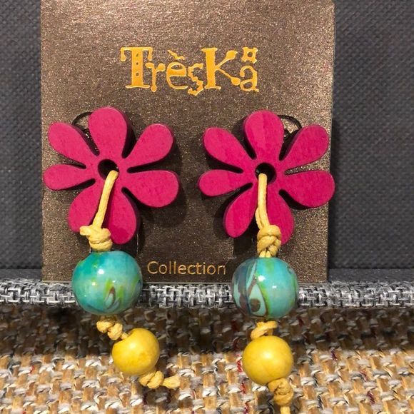 TRESKA Wooden Floral Cutout Multicolor Drop Dangle Earrings NWT - Picture 1 of 4